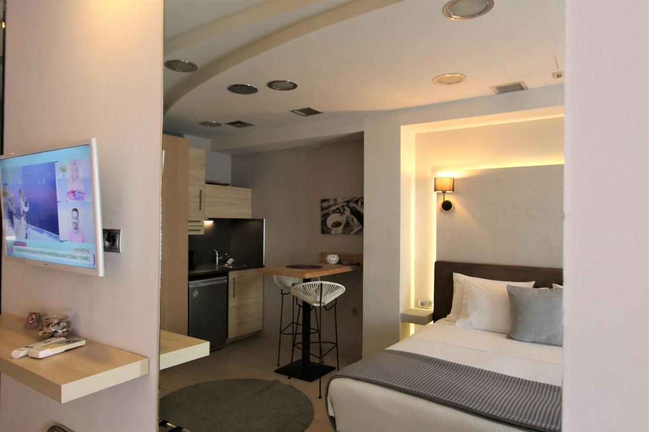 Aiolos Apartments Ermou 64 2Nd Floor Suites Atenas Exterior foto