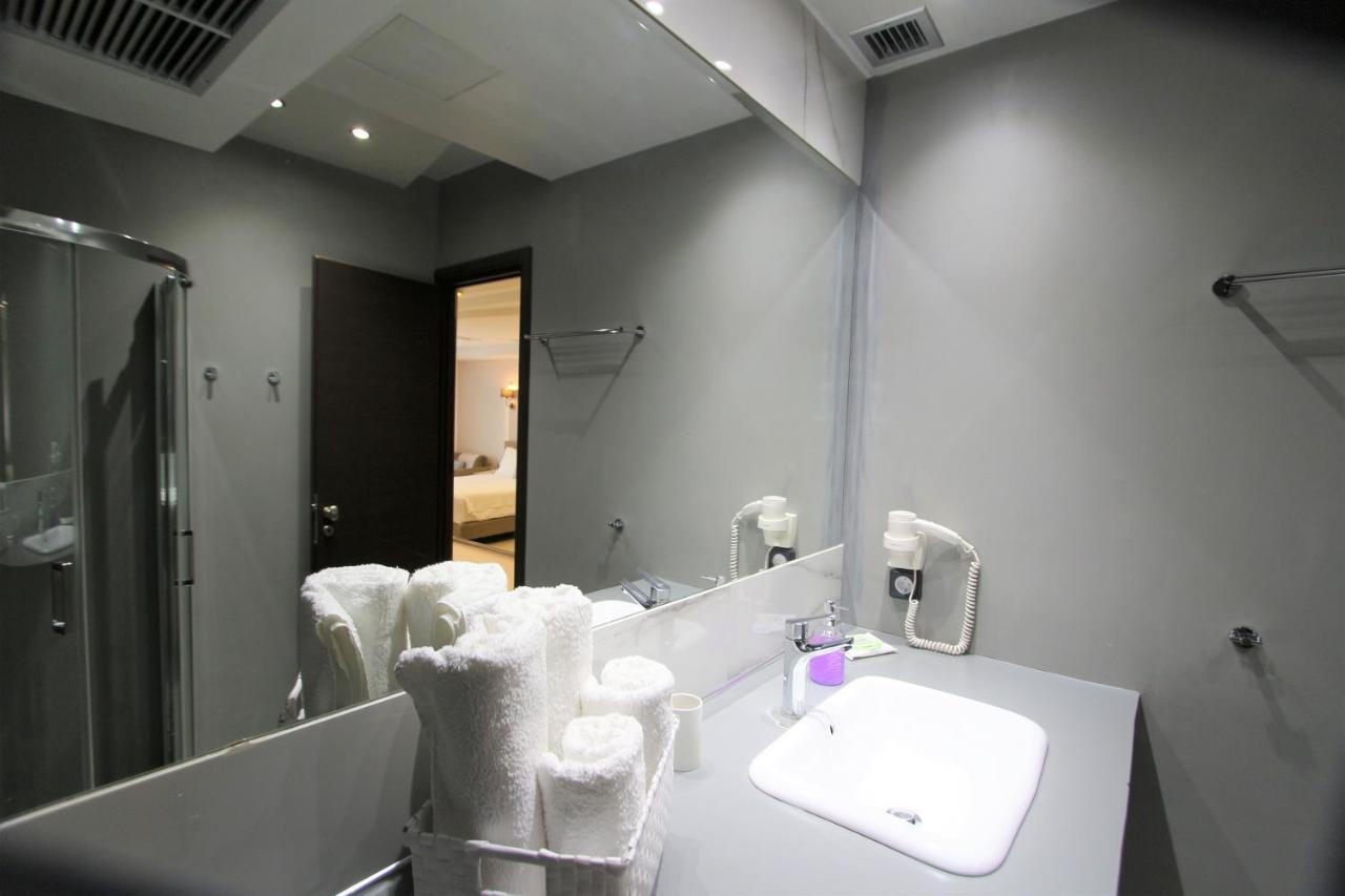 Aiolos Apartments Ermou 64 2Nd Floor Suites Atenas Exterior foto