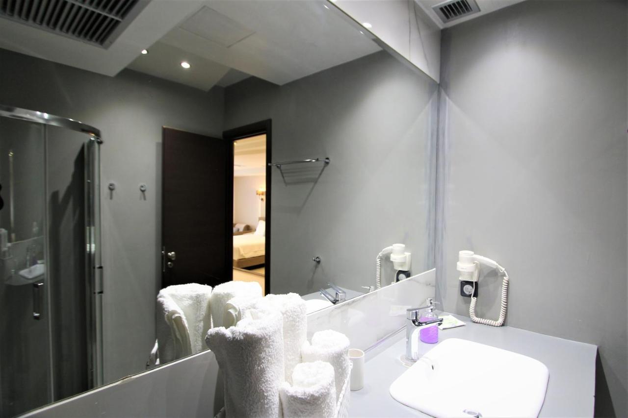 Aiolos Apartments Ermou 64 2Nd Floor Suites Atenas Exterior foto
