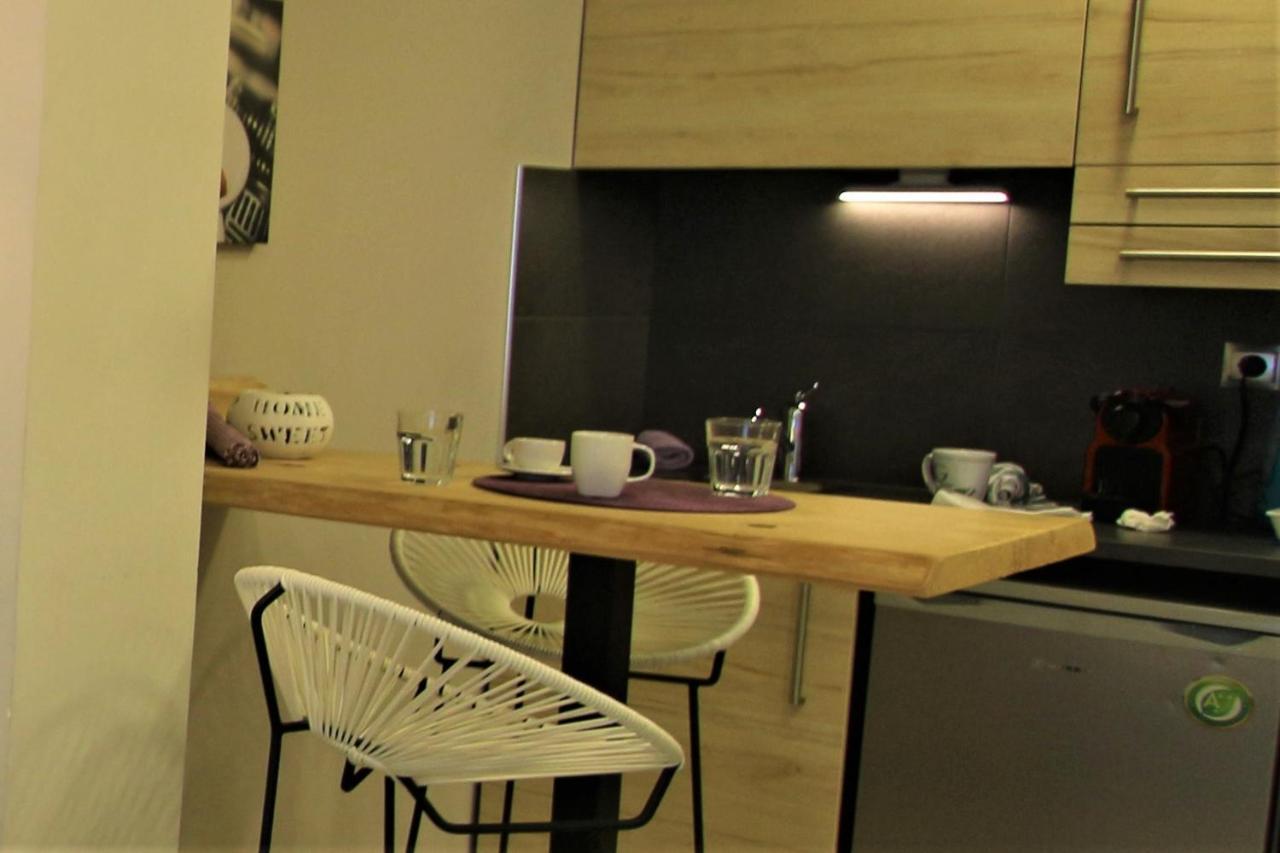 Aiolos Apartments Ermou 64 2Nd Floor Suites Atenas Exterior foto